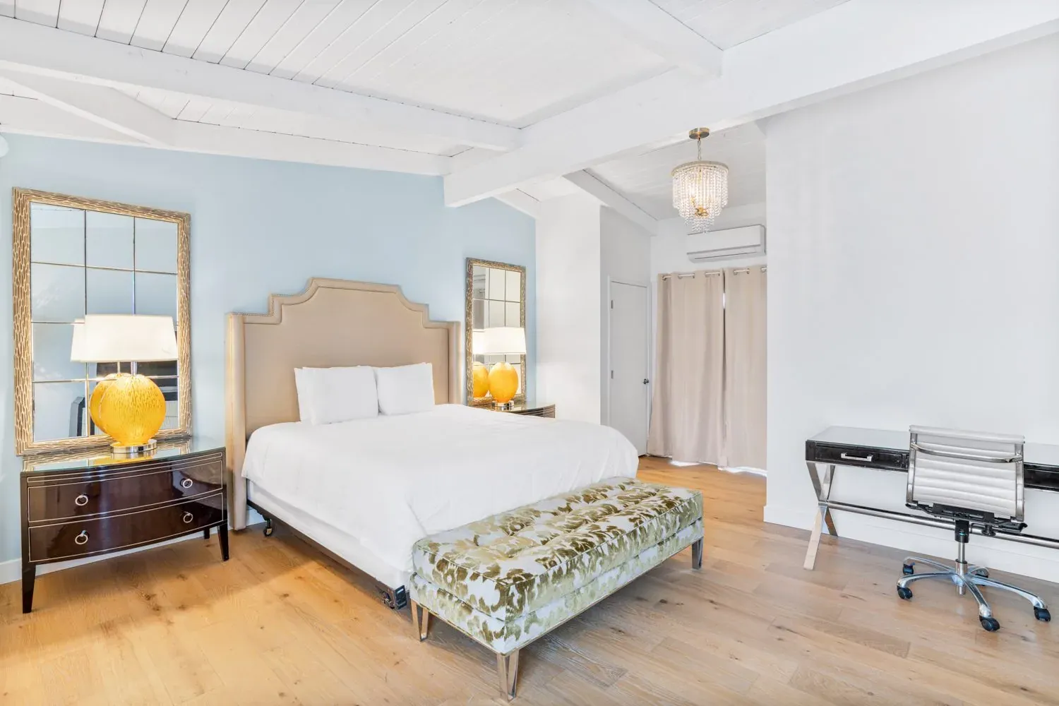 The King Room with Balcony at the Pacific Crest Hotel